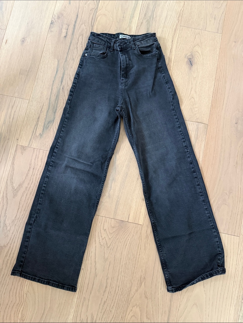 ONLY Woman’s 27” Waist, 32” Length - Hannah Extra High Waist Wide Leg jeans